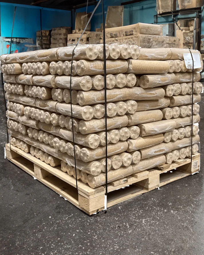 leña nestro en palés de 100 paquetes